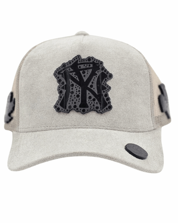 GORRA CON PLACAS